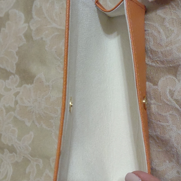 Tory Burch Eye glass case color Orange . - Picture 4 of 8